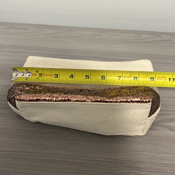 Clarins Make-Up, Travel Bag - Picture 4 of 9